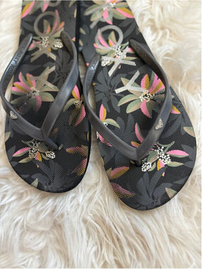 Well worn flip flops woman's